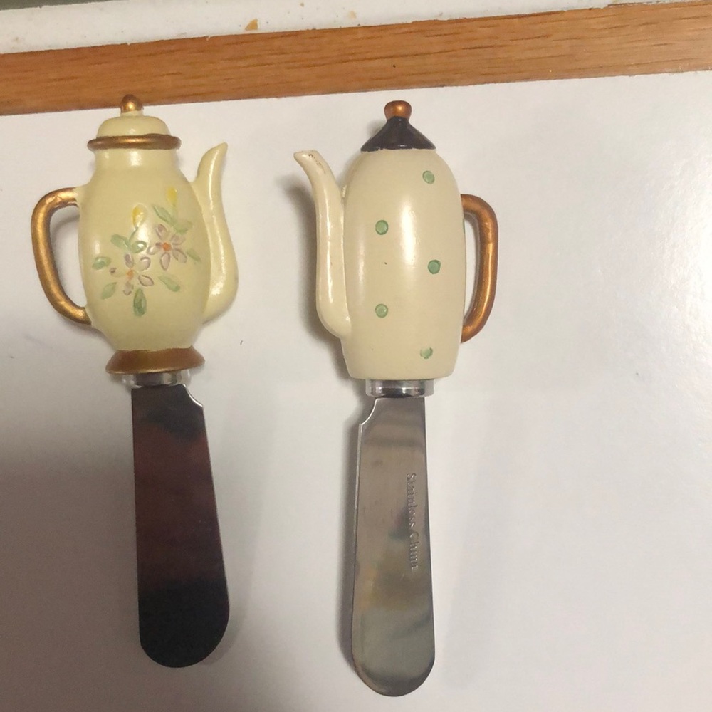 Set of two vintage teapot spreaders. New.